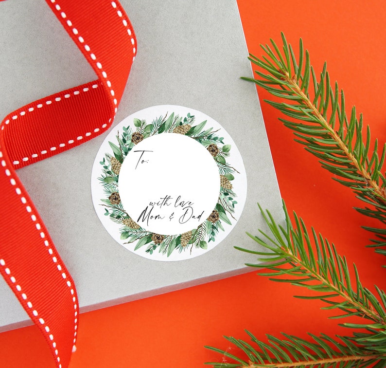 
            
                Load image into Gallery viewer, Cute Christmas Gift Label Stickers, Merry Christmas Gift, Round Labels, Circle Pinecone Holiday Wreath, Seals Custom Xmas Present Tags - 2\
            
        
